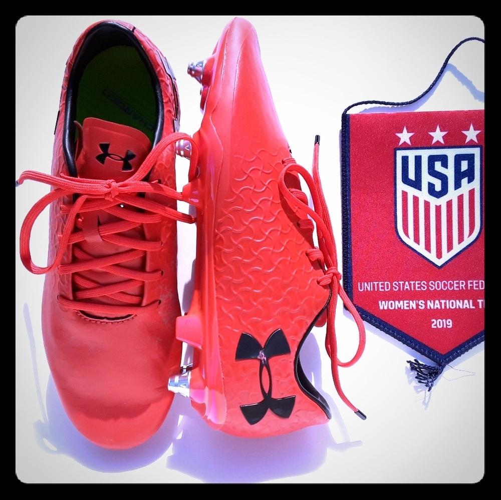 Under Armour 6.5 shoe size women's soccer shoes